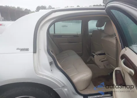 2007 Lincoln Town Car Signature Limited from USA, damaged, VIN 1LNHM82W07Y614464